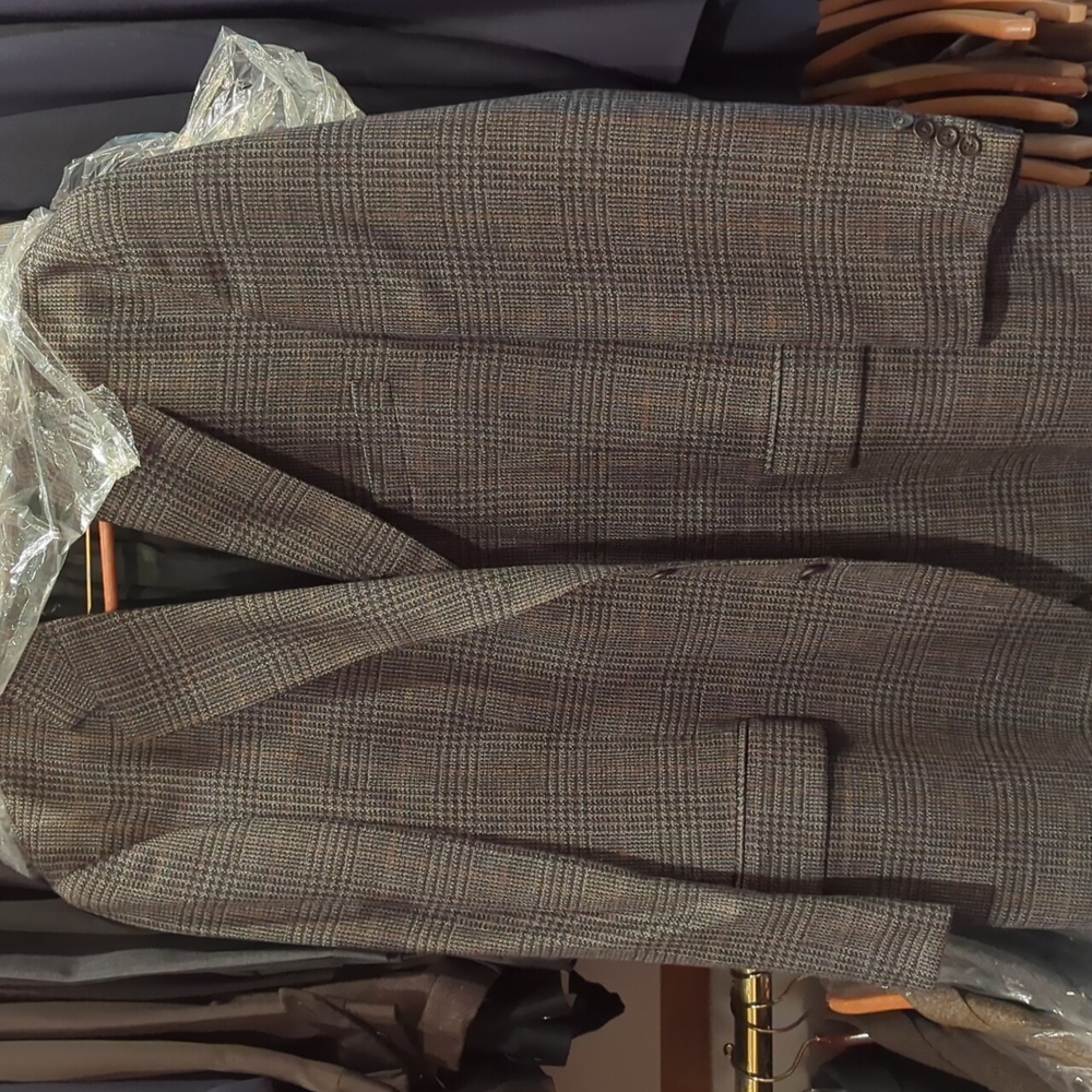 Jos A Bank herringbone brown/black check 48 R single vent